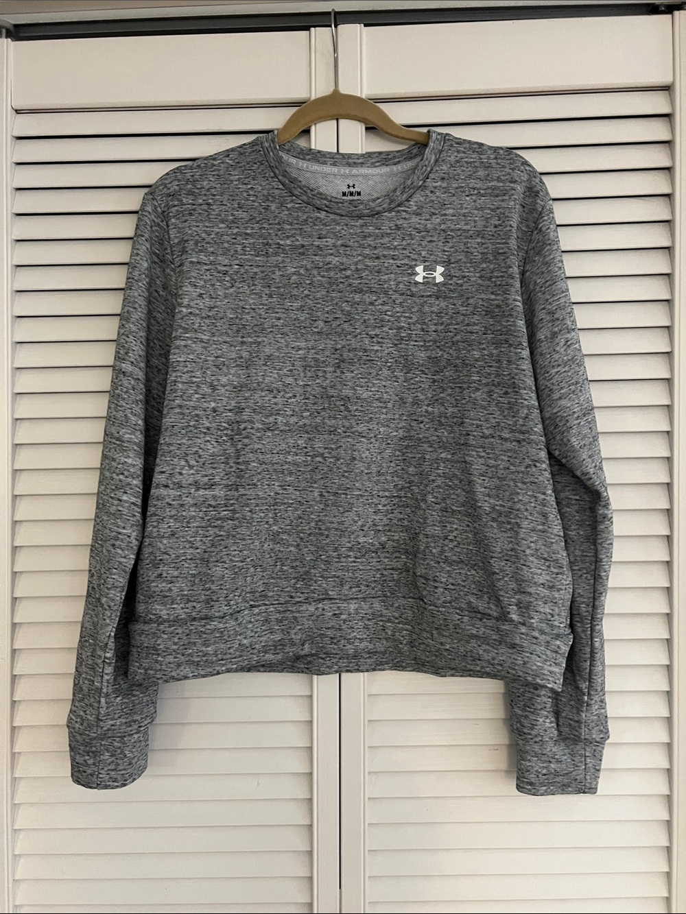NWOT Under Armor Women’s Lightweight Sweatshirt Medium with Side Pockets Medium